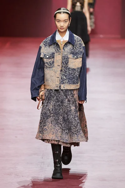 Look 63